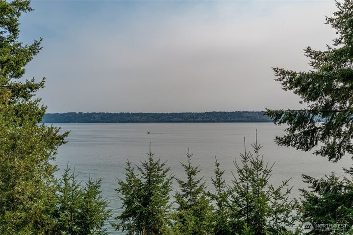 Property Photo: 8343 B Franklin Road WA 98236