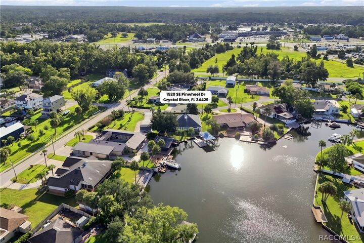 Property Photo:  1520 SE Pinwheel Drive  FL 34429 