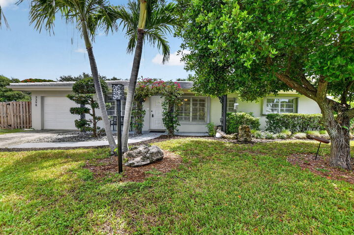 Property Photo: 3398 NE 5th Avenue FL 33431
