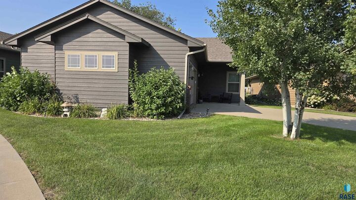 Property Photo:  5108 E Villa Ridge St  SD 57110 