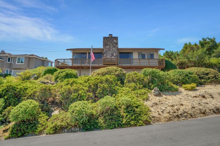 Property Photo:  685 Oak Park Way  CA 94062 