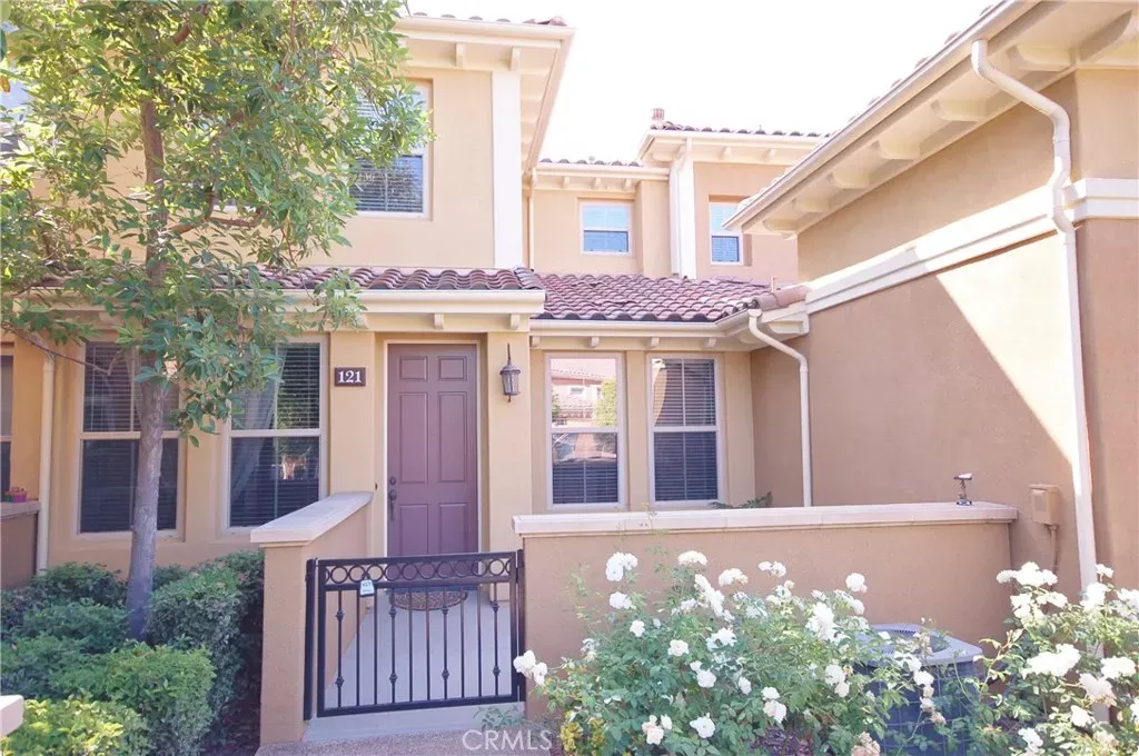 Property Photo:  121 Chantilly  CA 92620 
