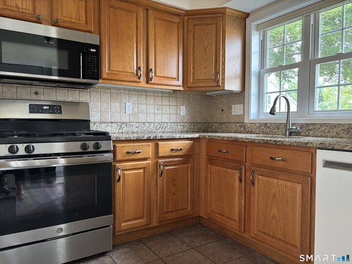 Property Photo:  511 Elm Street 9-1  CT 06473 