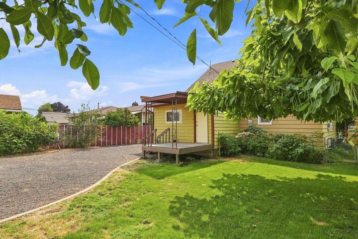 Property Photo:  3017 E Nora Ave  WA 99207 