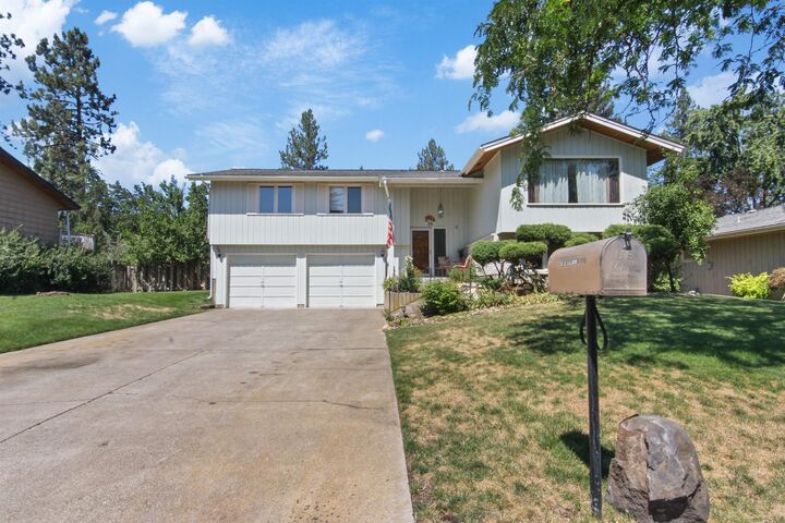 Property Photo: 25 E Salmon Ave WA 99218