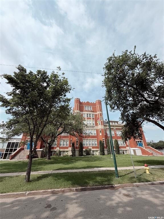 Property Photo: 420 J Avenue N SK S7L 2K3