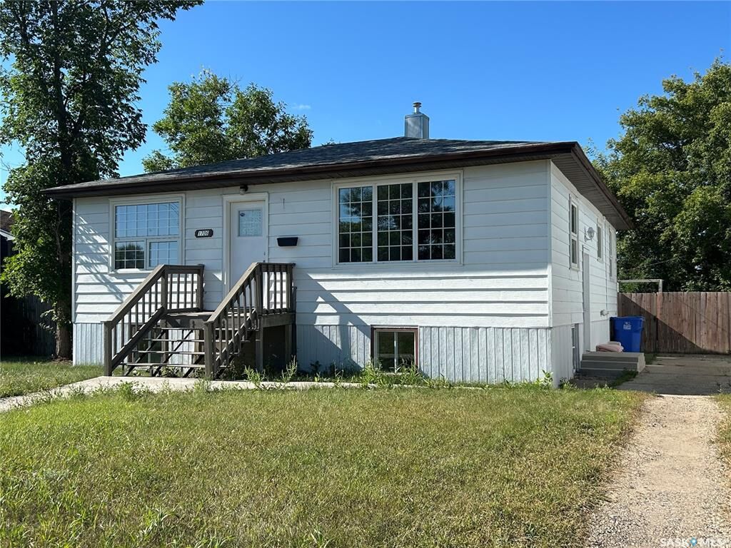 Property Photo: 1706 2nd Street SK S4A 0N3