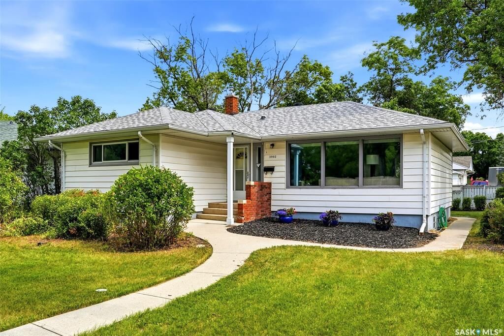 Property Photo: 3902 Qu'Appelle Drive SK S4S 0C9