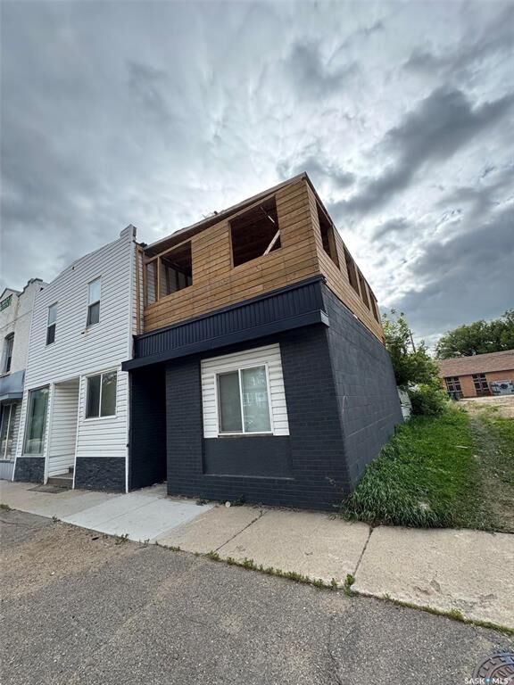 Property Photo: 623 H Avenue S SK S7M 1X1