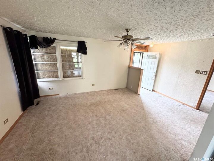Property Photo: 4006 4th Avenue SK S4R 0V9