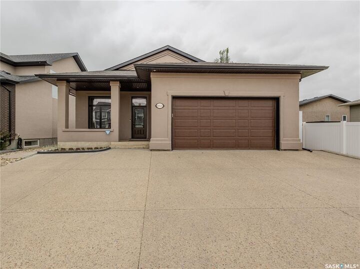 4820 McCombie Crescent — photo 1