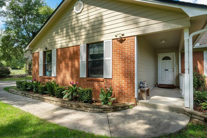 Property Photo: 1516 E Blockford Court FL 32317