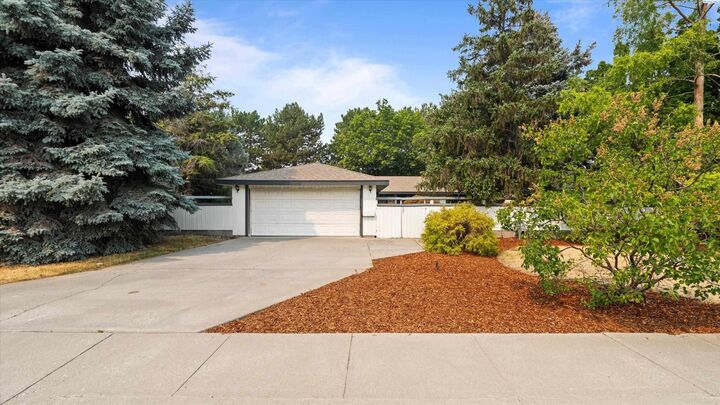 Property Photo:  2407 Michael Ave  WA 99352 