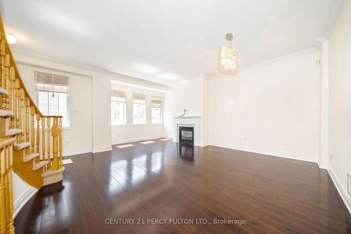 Photo de la propriété:  22 William Poole Way 15  ON M2N 7A7 