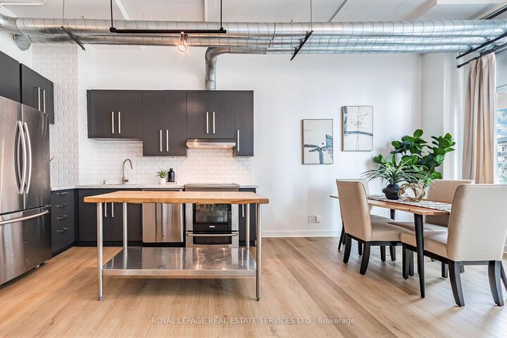 Photo de la propriété: 188 Eglinton Avenue E 508 ON M4P 2X7