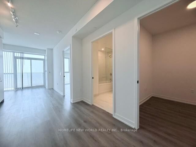 Property Photo: 225 Commerce Street 4607 ON L4K 0R1