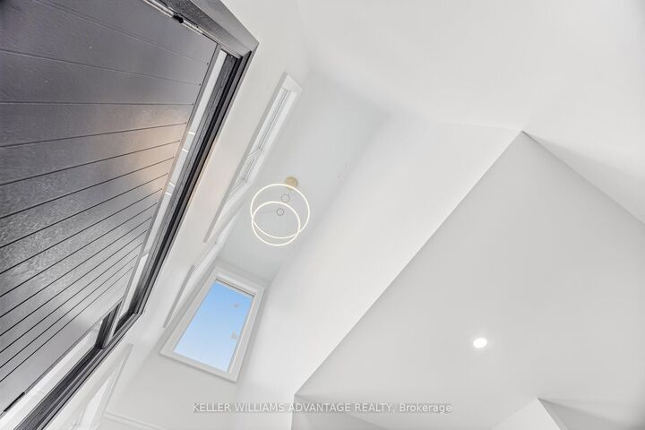 Property Photo:  711 Hillview Crescent  ON L1W 2R6 