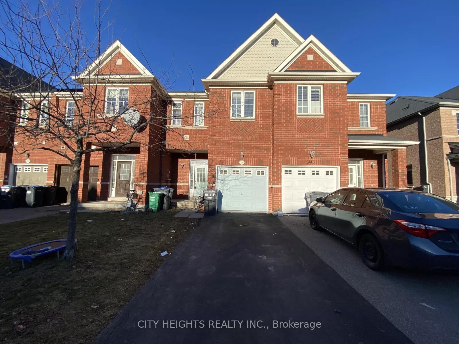 Property Photo: 5147 Angel Stone Drive ON L5M 0L5