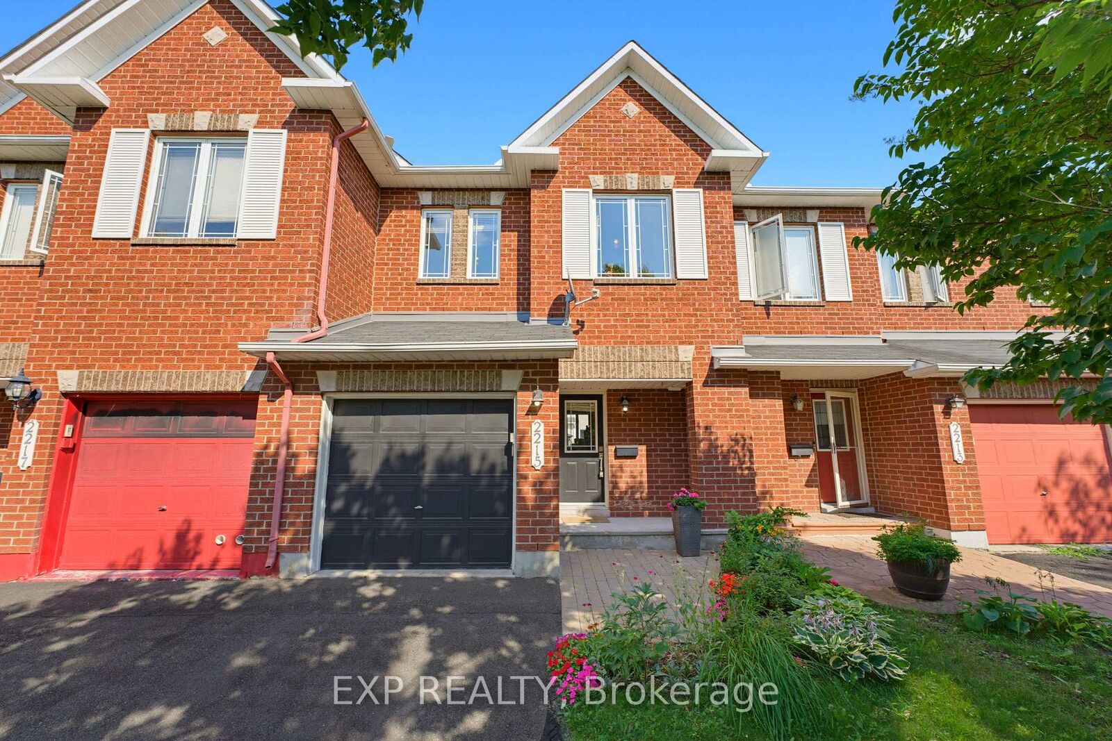 Property Photo: 2215 Silverado Crescent ON K4A 4V2