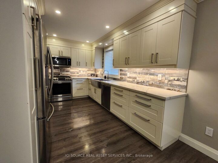 Property Photo: 699 Castleguard Crescent ON L7N 2W7