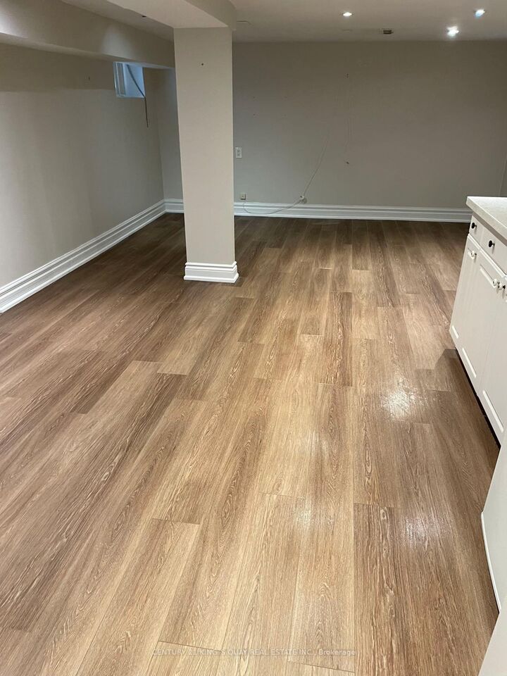 Property Photo: 154 Sorauren Avenue Lower ON M6R 2E5