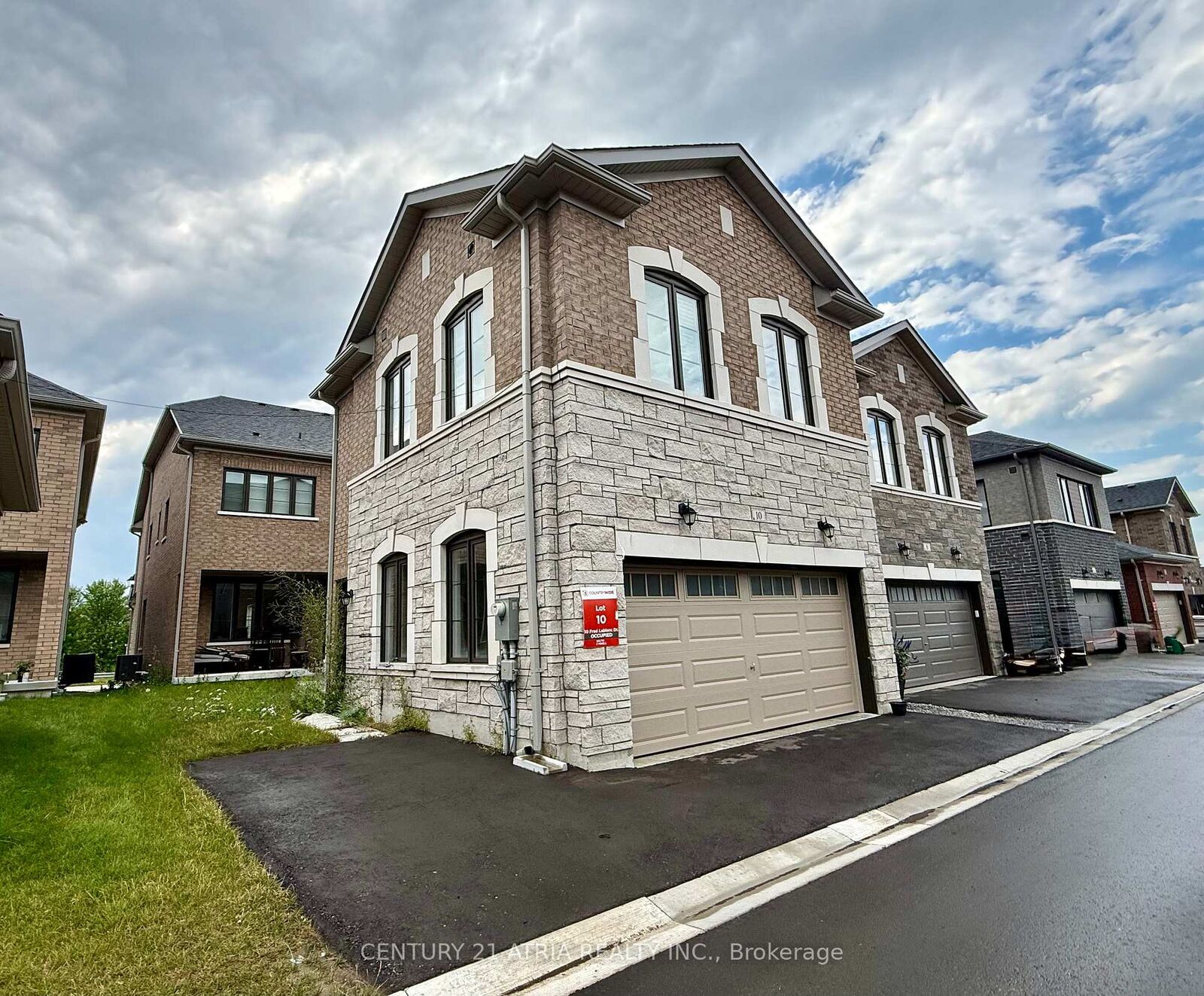 Property Photo: 10 Fred Lablanc Drive Coach Hse ON L6B 1R8