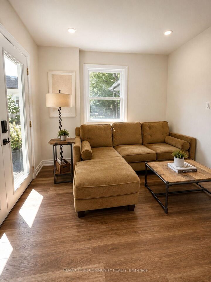 Property Photo:  669 Old Bathurst Coach House Street  ON L3X 3A6 