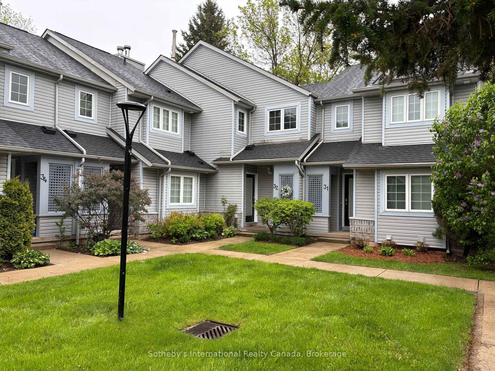 Property Photo:  146 Settlers Way 32  ON L9Y 0N9 