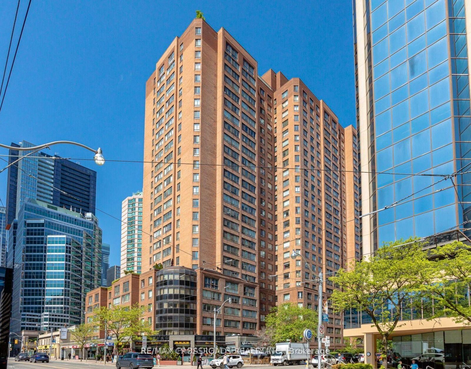 Property Photo:  633 Bay Street Ph12  ON M5G 2G4 