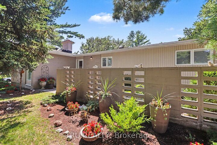 Property Photo: 1174 Cameo Drive ON K2C 1Y7