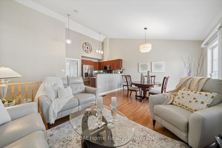 Property Photo:  17 Wicker Park Way  ON L1R 0C8 