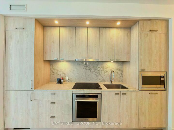 Property Photo: 10 Inn On The Park Drive 2205 ON M3C 0P9
