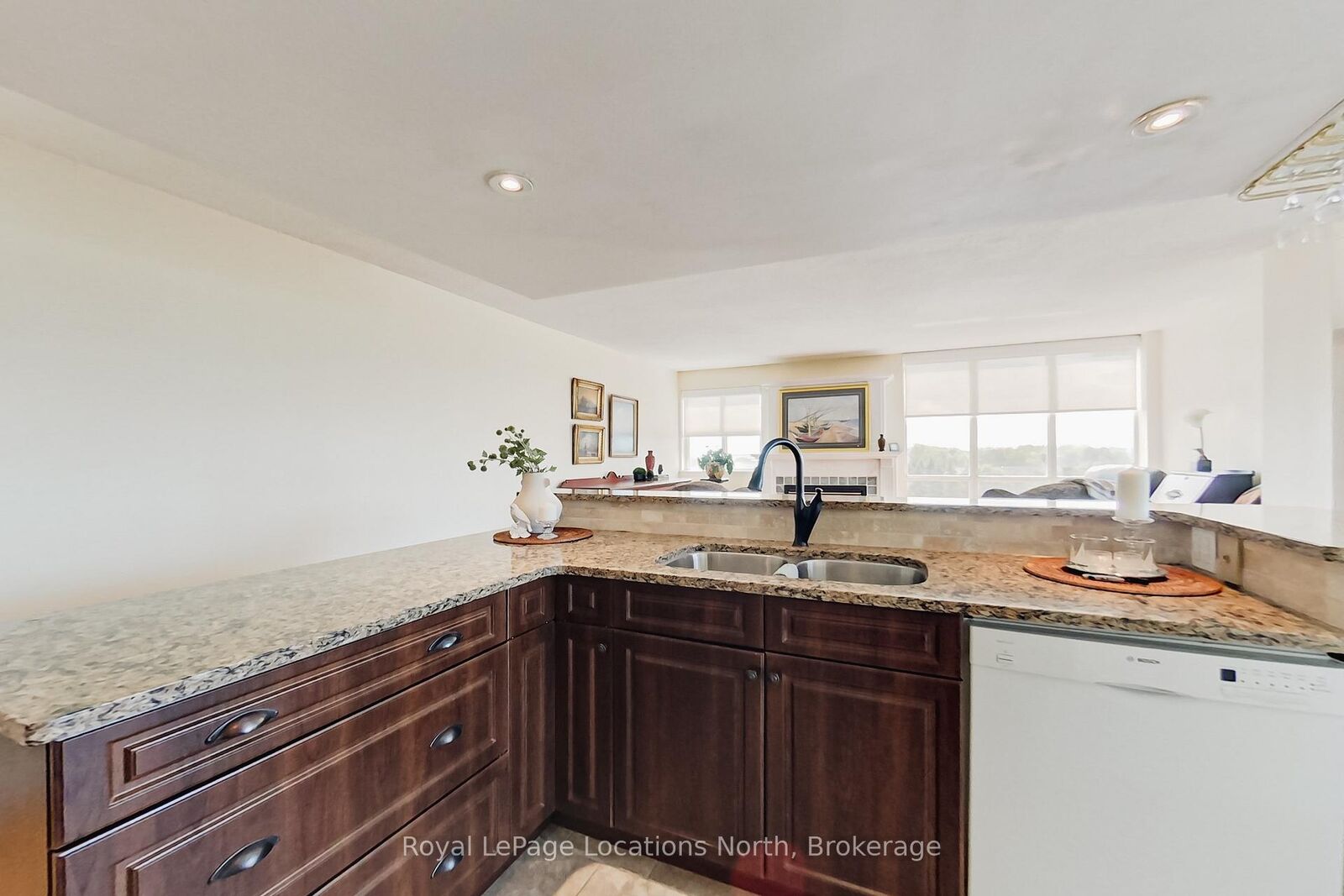 Property Photo:  24 Ramblings Way 706  ON L9Y 5C6 