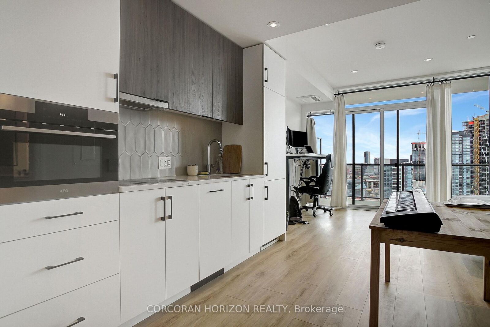 Property Photo: 741 King Street W 1710 ON N2G 0E9
