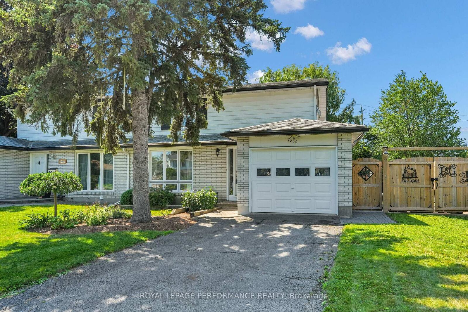 Property Photo: 1080 Cloverlawn Court ON K1J 6V8