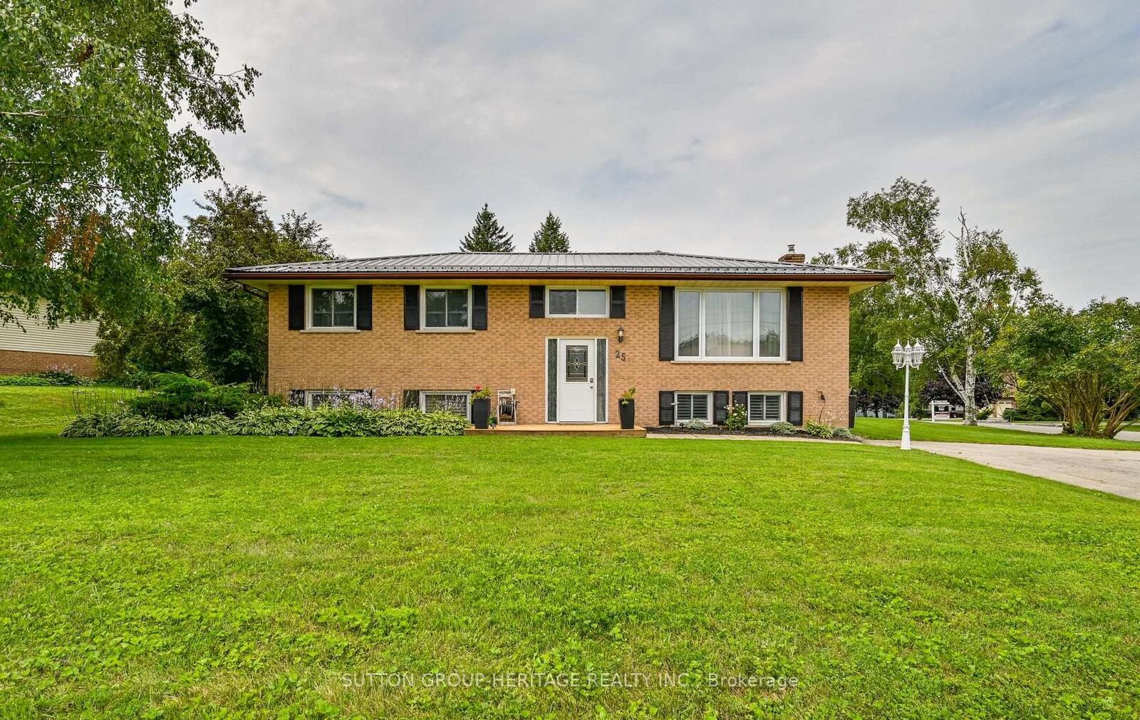 Property Photo: 25 Manvers Drive ON L0B 1K0