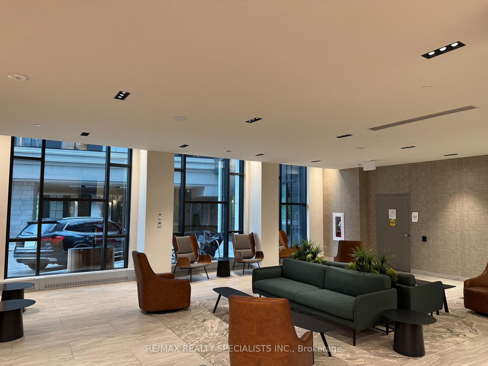 Property Photo: 2485 Eglington Avenue W 1506 ON L5M 2T1