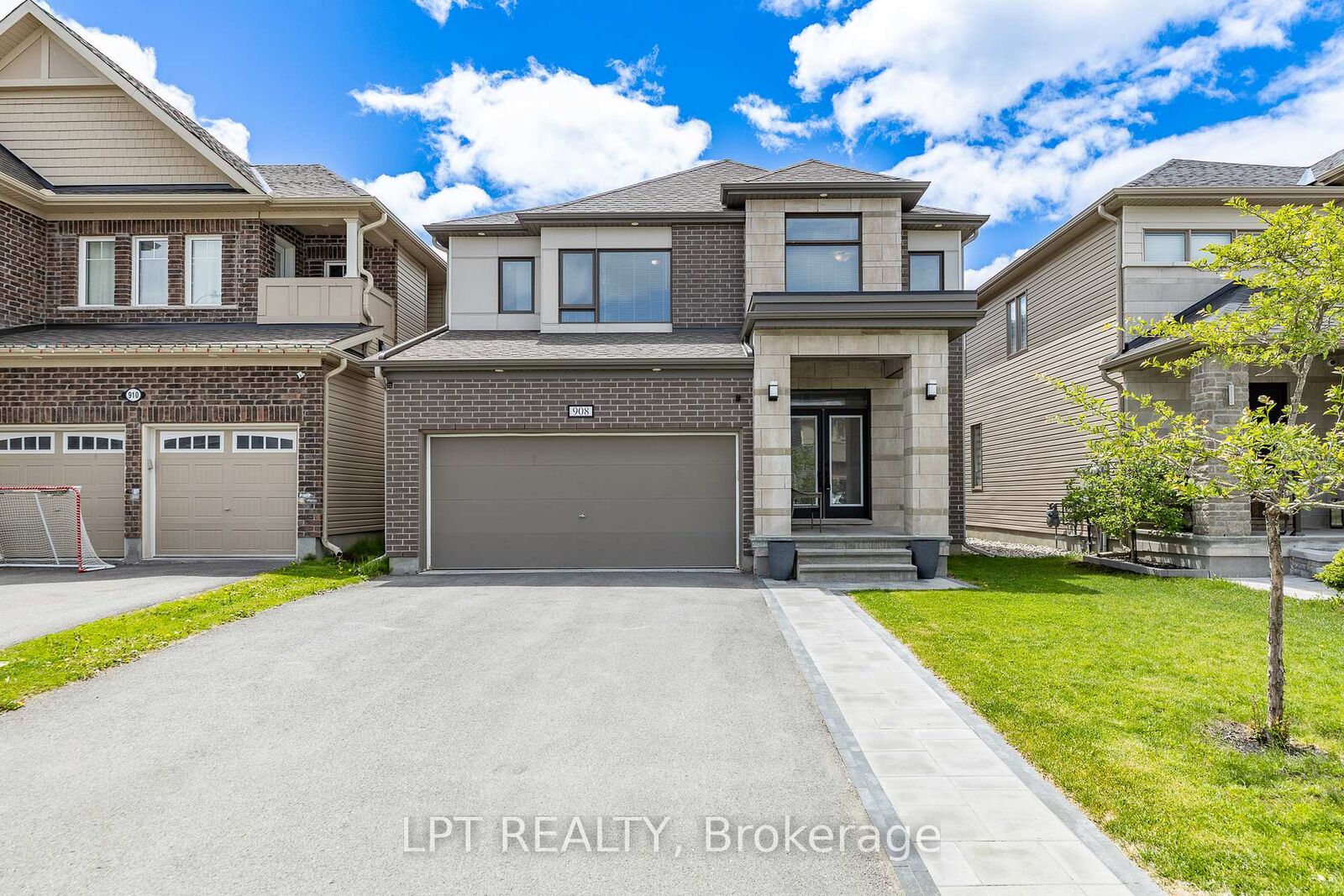Property Photo: 908 Pedigree Street ON K2S 0Y5
