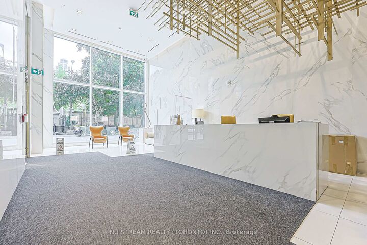 Property Photo:  85 Wood Street 1512  ON M4Y 0E8 