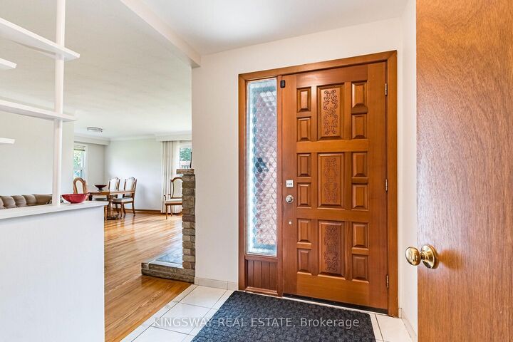 Property Photo: 163 Floradale Drive ON L5B 1G2