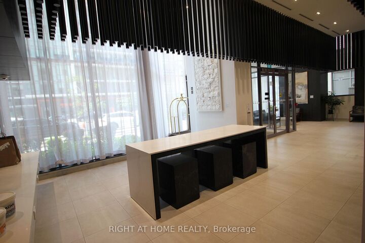 Property Photo: 4065 Confederation Parkway 602 ON L5B 0L4