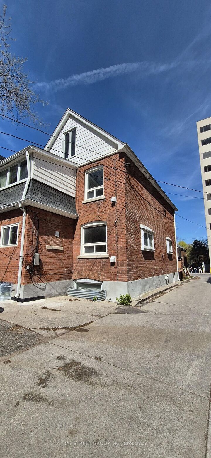 Property Photo: 6 Ferndale Avenue ON M4T 2B3