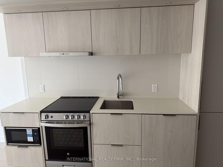 Property Photo:  448 Burnhamthorpe Road W 425  ON L5B 0R4 