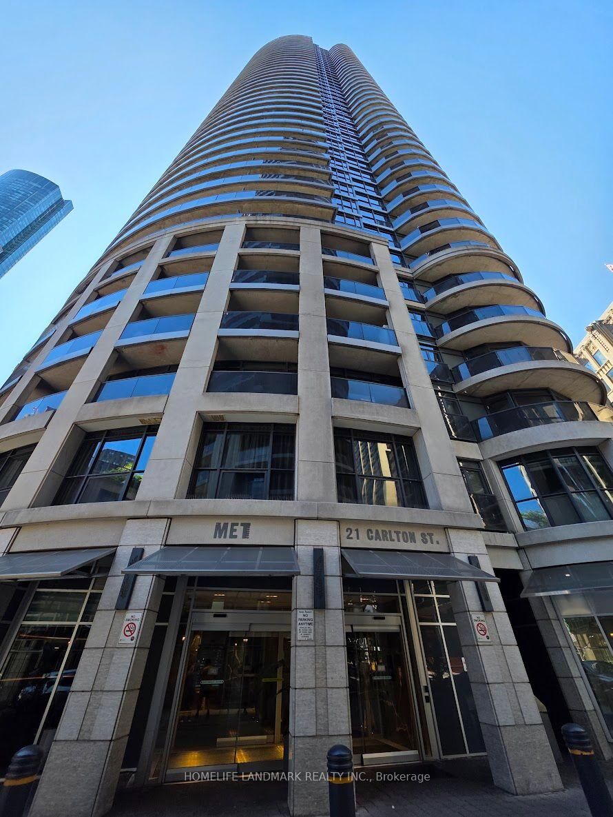 Property Photo:  21 Carlton Street 1810  ON M5B 1L3 