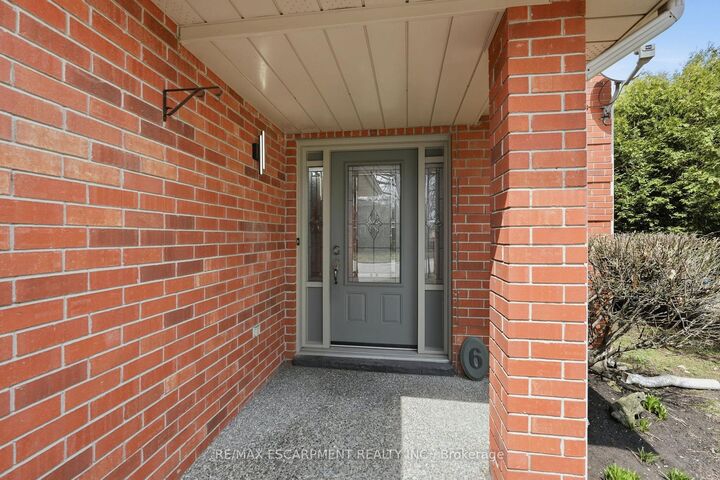 Property Photo: 6 Woodcroft Crescent ON L8B 0H1