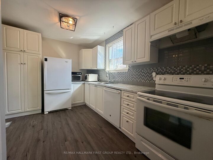 Property Photo:  68 Tulloch Drive  ON L1S 2S5 