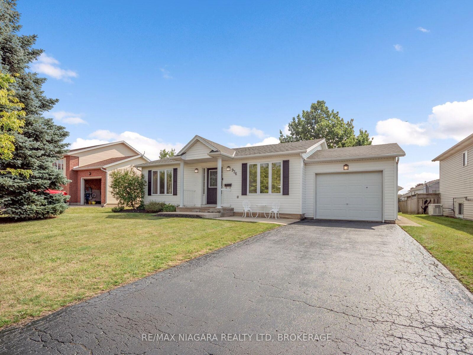 Property Photo: 936 Colette Road ON L2A 6G7