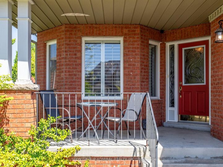 Property Photo: 22 Canyon Hill Avenue ON L4C 0S3