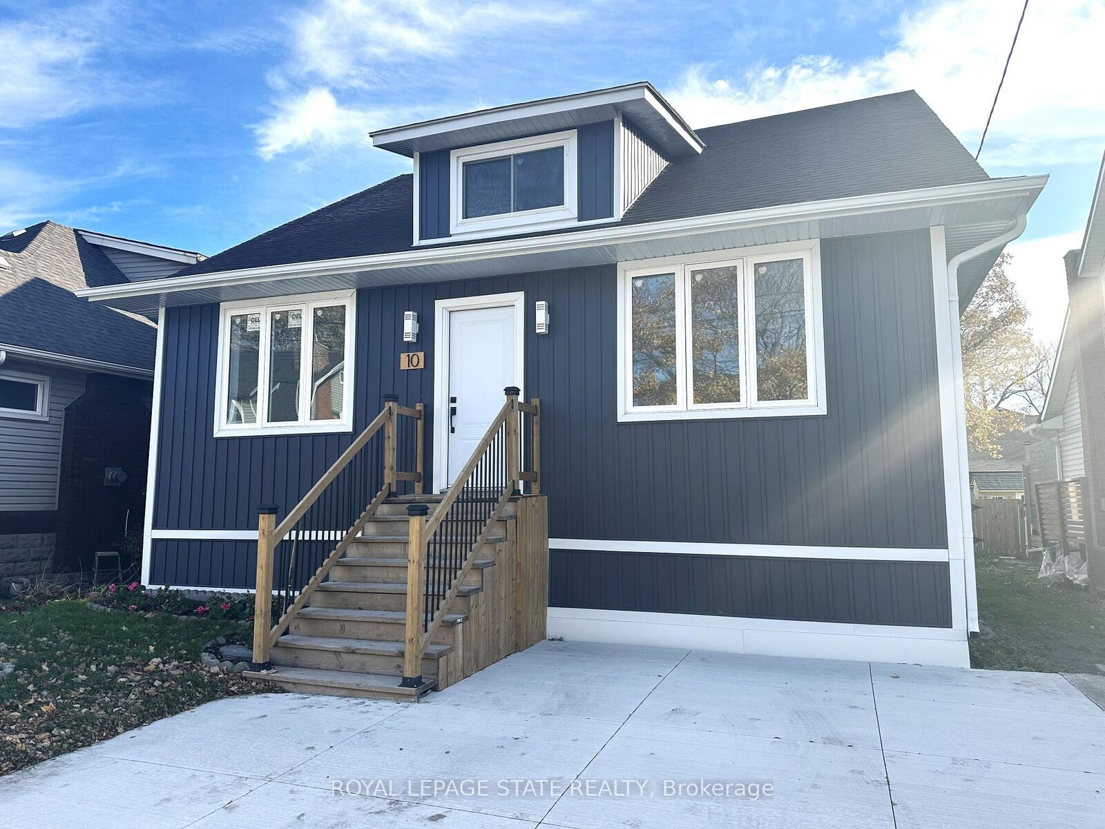 Property Photo: 10 Comet Avenue 1 ON L8H 7E5
