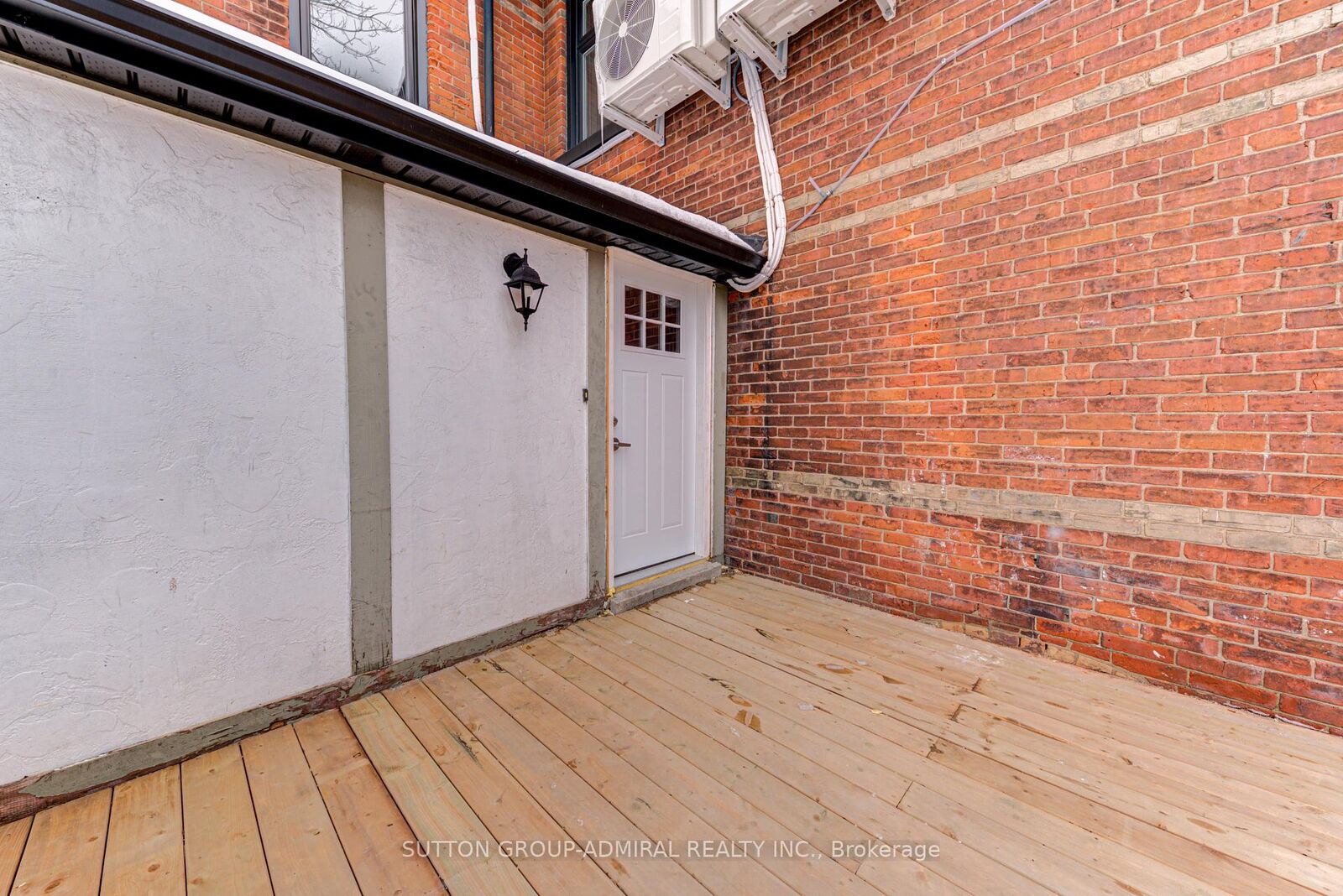 Property Photo: 167 Collier Street 4U ON L4M 1H6